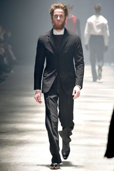 Look 25